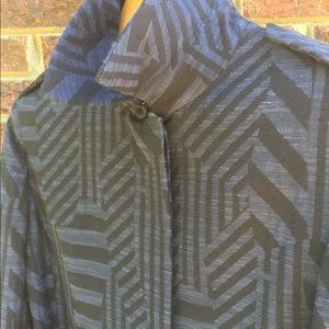 AKRIS PUNTO Self tie coat. Tres chic size 8.